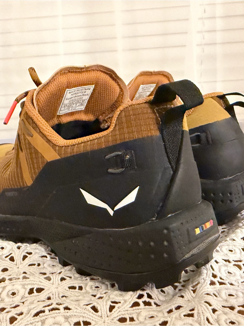 Salewa Hiking Shoes - women’s 9 men’s 7.5 - Picture 4 of 7
